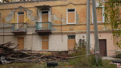 "Все воно валиться": скільки триватиме ремонт пошкоджених будинків на Металургів у Сумах "Все воно валиться": скільки триватиме ремонт пошкоджених будинків на Металургів у Сумах