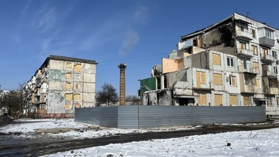 У Полтаву привезли віконні конструкції для заміни у будинках, пошкоджених під час обстрілу 1 лютого У Полтаву привезли віконні конструкції для заміни у будинках, пошкоджених під час обстрілу 1 лютого