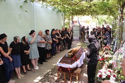 На Закарпатті попрощалися з полеглим захисником Сергієм Копинцем На Закарпатті попрощалися з полеглим захисником Сергієм Копинцем