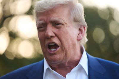 Президент США Дональд Трамп спілкується з журналістами перед вильотом літака на південній галявині Білого дому у Вашингтоні, 24 червня 2025 року Президент США Дональд Трамп спілкується з журналістами перед вильотом літака на південній галявині Білого дому у Вашингтоні, 24 червня 2025 року