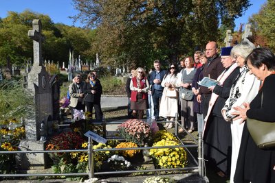 Могила Богдана Гаврилишина, панахида, делегація Могила Богдана Гаврилишина, панахида, делегація