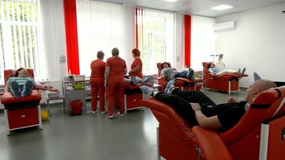 "Моя кров мінімум 10 людям допомогла": у Вінниці зібрали кров до Всесвітнього дня донора "Моя кров мінімум 10 людям допомогла": у Вінниці зібрали кров до Всесвітнього дня донора
