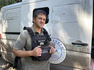 “Молимося Богу перед тим, як заїхати”: волонтери евакуювали з Дружківки сімох людей