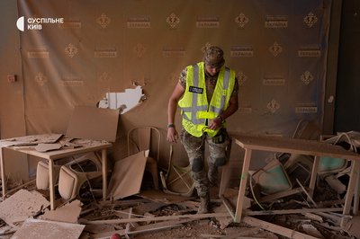 У будівлю телеканалу «Ми — Україна» у Києві влучив російський дрон: що розповідають працівники У будівлю телеканалу «Ми — Україна» у Києві влучив російський дрон: що розповідають працівники