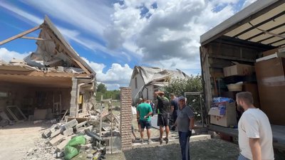 "Дуже багато пилу, гару і погане самопочуття" — жителі Київщини про нічний обстріл РФ "Дуже багато пилу, гару і погане самопочуття" — жителі Київщини про нічний обстріл РФ