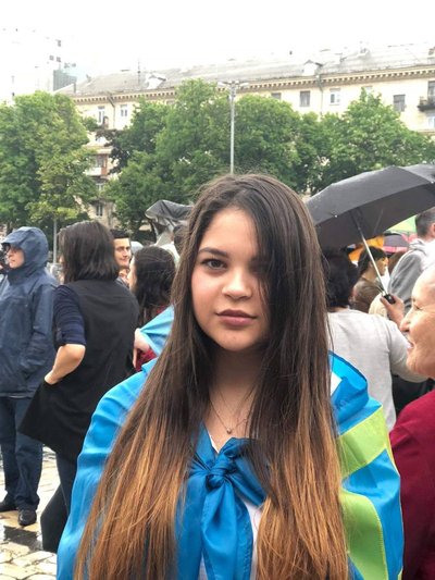 Bir sene evel rus quvetçileri Leniye Umerovanı tuttılar: qardaşından qırımtatar qızınıñ ayat ikâyesi Bir sene evel rus quvetçileri Leniye Umerovanı tuttılar: qardaşından qırımtatar qızınıñ ayat ikâyesi