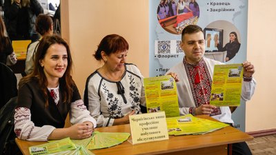 Водійка тролейбуса, електромонтерка та фрезерувальниця: у Чернігові провели ярмарок вакансій для жінок Водійка тролейбуса, електромонтерка та фрезерувальниця: у Чернігові провели ярмарок вакансій для жінок