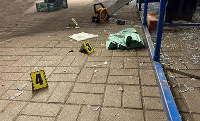 У Житомирі біля супермаркету стався вибух, травмовано шістьох людей У Житомирі біля супермаркету стався вибух, травмовано шістьох людей