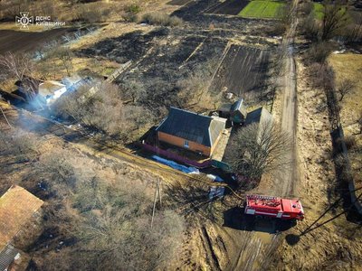 Палили сухе листя, а заодно спалили і сусідський сарай: на Київщині оштрафували подружжя Палили сухе листя, а заодно спалили і сусідський сарай: на Київщині оштрафували подружжя