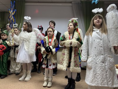 "Я дуже хочу, щоб місто знову процвітало". Мисткиня відновила традицію Різдвяного Вертепу у Херсоні