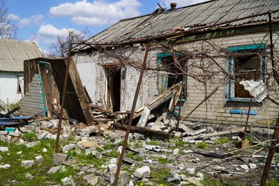 "З хати виходиш і слухаєш — літають чи ні". Що розповідають жителі прифронтової Богданівки на Дніпропетровщині "З хати виходиш і слухаєш — літають чи ні". Що розповідають жителі прифронтової Богданівки на Дніпропетровщині