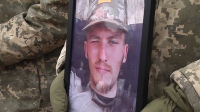 У Житомирі родинам загиблих захисників вручили державні нагороди У Житомирі родинам загиблих захисників вручили державні нагороди