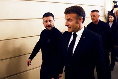 Президент України Володимир Зеленський та президент Франції Еммануель Макрон в Єлисейському палаці в Парижі 26 березня 2025 року