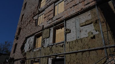 Пів року без вікон і ремонту. Жителі багатоповерхівки Дніпра, пошкодженої через атаку РФ, розповіли про стан осель Пів року без вікон і ремонту. Жителі багатоповерхівки Дніпра, пошкодженої через атаку РФ, розповіли про стан осель
