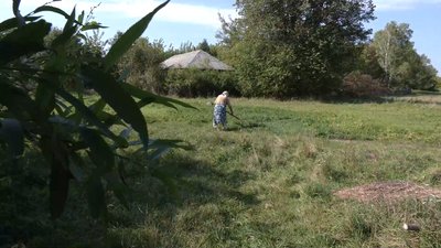 "Якби мене забрали від землі – я б померла": як живуть 9 останніх людей у селі Киселівка на прикордонні Чернігівщини "Якби мене забрали від землі – я б померла": як живуть 9 останніх людей у селі Киселівка на прикордонні Чернігівщини