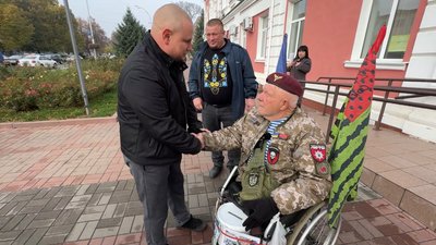 "У райцентрах донатять більше": волонтер дядя Гриша з Херсона завітав до Прилук Чернігівської області "У райцентрах донатять більше": волонтер дядя Гриша з Херсона завітав до Прилук Чернігівської області