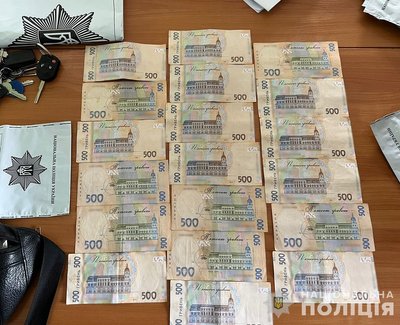 Інструктор автошколи на Житомирщині підозрюється в отриманні хабаря за допомогу у складанні іспиту Інструктор автошколи на Житомирщині підозрюється в отриманні хабаря за допомогу у складанні іспиту