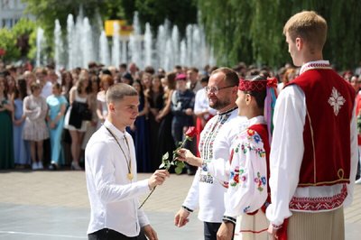 Рекордна кількість медалістів за останні роки: у Луцьку відзначили відмінників Рекордна кількість медалістів за останні роки: у Луцьку відзначили відмінників