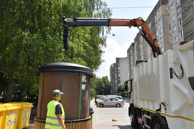 Напівпідземні контейнери у Луцьку