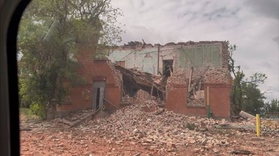 "Треба їхати — люди ж чекають". Як у селі на Дніпропетровщині, за 5 км від фронту, продовжує працювати поштарка "Треба їхати — люди ж чекають". Як у селі на Дніпропетровщині, за 5 км від фронту, продовжує працювати поштарка