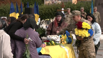 З 28-річним військовим Євгенієм Ткачом попрощалися у Рівному З 28-річним військовим Євгенієм Ткачом попрощалися у Рівному