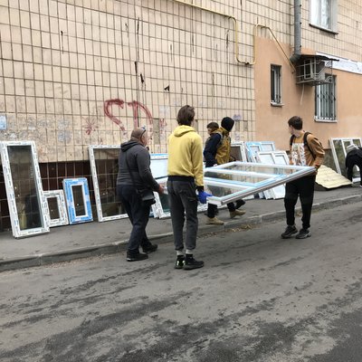 У Полтаві мешканці пошкоджених будинків біля Інститут зв’язку отримали вікна У Полтаві мешканці пошкоджених будинків біля Інститут зв’язку отримали вікна