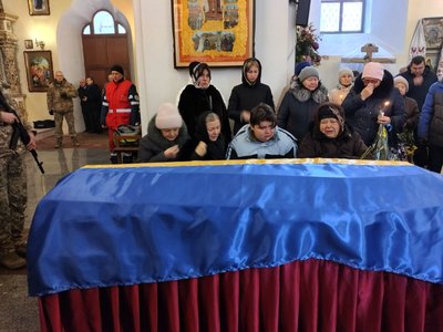 У Полтаві попрощалися із загиблим на війні з РФ підполковником Ярославом Акіменком У Полтаві попрощалися із загиблим на війні з РФ підполковником Ярославом Акіменком
