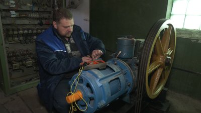 "Я бачив, що лечу": що розповів пасажир про аварійну зупинку ліфта у багатоповерхівці Рівного "Я бачив, що лечу": що розповів пасажир про аварійну зупинку ліфта у багатоповерхівці Рівного
