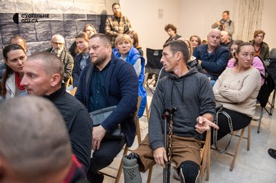 Кров, степ і вічність: в Одесі презентували книгу "Метаромантика", написану військовими та митцями