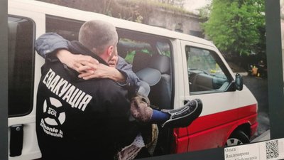"Хроніки евакуації": у Кропивницькому презентували фотовиставку з евакуаційних місій "Хроніки евакуації": у Кропивницькому презентували фотовиставку з евакуаційних місій