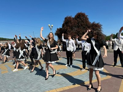 випускники, останній дзвоник, набережна випускники, останній дзвоник, набережна