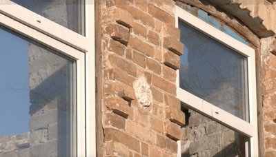 Продовжують будівництво попри суди: в Черкасах реконструюють "будинок з грифонами" Продовжують будівництво попри суди: в Черкасах реконструюють "будинок з грифонами"