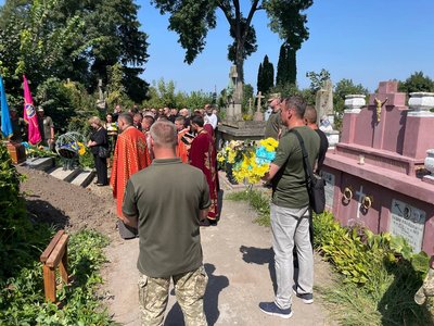 У Тернополі попрощалися з військовослужбовцем Русланом Новаковським У Тернополі попрощалися з військовослужбовцем Русланом Новаковським