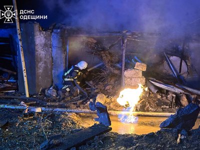 Руйнування й пошкодження будинків та пожежі: наслідки нічної атаки БпЛА на Одещину Руйнування й пошкодження будинків та пожежі: наслідки нічної атаки БпЛА на Одещину