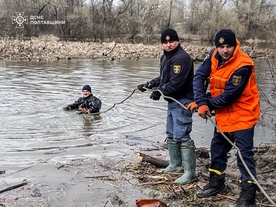 Через талу воду на річках Полтавщини побільшало заторів із деревини: де нині працюють рятувальники Через талу воду на річках Полтавщини побільшало заторів із деревини: де нині працюють рятувальники