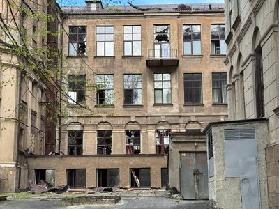 "Дуже важко, це місце для мене рідне". Внаслідок масованої дронової атаки на Дніпро пошкоджений медичний університет "Дуже важко, це місце для мене рідне". Внаслідок масованої дронової атаки на Дніпро пошкоджений медичний університет