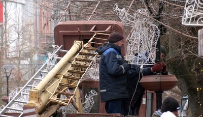 У Луцьку прикрашають ялинкове тріо до різдвяно-новорічних свят: скільки грошей витратять з бюджету У Луцьку прикрашають ялинкове тріо до різдвяно-новорічних свят: скільки грошей витратять з бюджету
