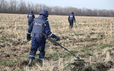 Знищення птахофабрики, замінування, пошкодження шандорів ГЕС. Експерт про екологічні злочини армії РФ на Херсонщині Знищення птахофабрики, замінування, пошкодження шандорів ГЕС. Експерт про екологічні злочини армії РФ на Херсонщині