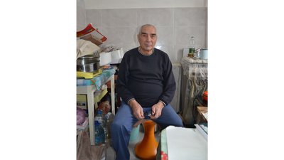 Стіни звели, вікна поставили, далі — за свій кошт: пенсіонери з Чернігова четвертий рік ремонтують житло після обстрілів