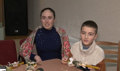 Ігор Левчук з мамою, стрітенська свічка, збір для 105 бригадти ТрО, 26 січня 2026, Тернопіль Ігор Левчук з мамою, стрітенська свічка, збір для 105 бригадти ТрО, 26 січня 2026, Тернопіль
