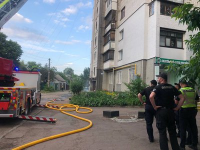 У центрі Житомира у багатоповерхівці загорівся балкон: що відомо