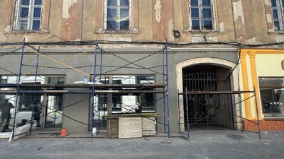 Пінопласт на Театральній та пластикові вікна у Малому Галагові: як в Ужгороді реставрують історичні будівлі Пінопласт на Театральній та пластикові вікна у Малому Галагові: як в Ужгороді реставрують історичні будівлі