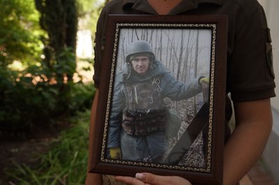 У Сумах поховали бійця Олександра Панасенка, який вважався безвісти зниклим У Сумах поховали бійця Олександра Панасенка, який вважався безвісти зниклим
