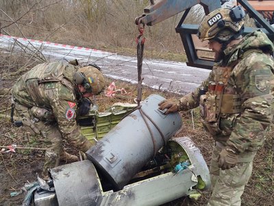 На Сумщині підірвали російську ракету Х-101. Фото На Сумщині підірвали російську ракету Х-101. Фото