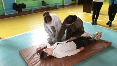 Для ліцеїстів з Рівненщини провели “Урок мужності” від нацгвардійців