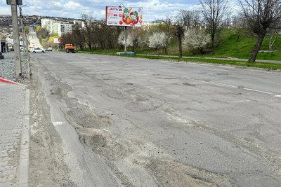 Стан дороги на вулиці Південно-Кільцевій Стан дороги на вулиці Південно-Кільцевій