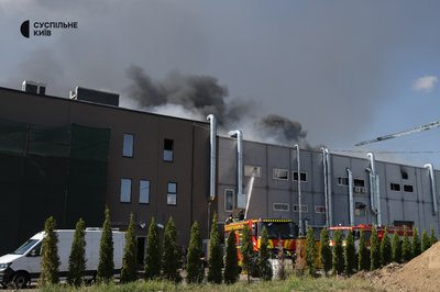 Другу добу поспіль РФ атакує Київщину: загинула людина, наслідки обстрілів фіксують у п'яти районах Другу добу поспіль РФ атакує Київщину: загинула людина, наслідки обстрілів фіксують у п'яти районах