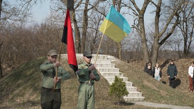 "В нас є герої, яких потрібно знати": Воїнів УПА вшанували у Микитових ровах на Рівненщині "В нас є герої, яких потрібно знати": Воїнів УПА вшанували у Микитових ровах на Рівненщині