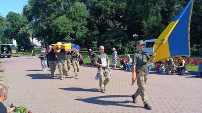 На Чернігівщині попрощалися з двома військовими ЗСУ — Ігорем Кошелем та Олександром Дерюгою На Чернігівщині попрощалися з двома військовими ЗСУ — Ігорем Кошелем та Олександром Дерюгою