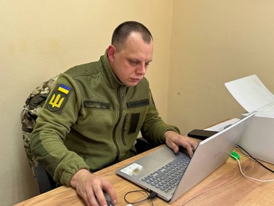 “Ми не ламаємо і не б’ємо”: боєць сумського ТЦК розповів про свою роботу “Ми не ламаємо і не б’ємо”: боєць сумського ТЦК розповів про свою роботу